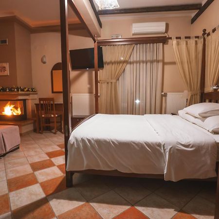 Kallinikos Guesthouse Káto Loutrákion Extérieur photo