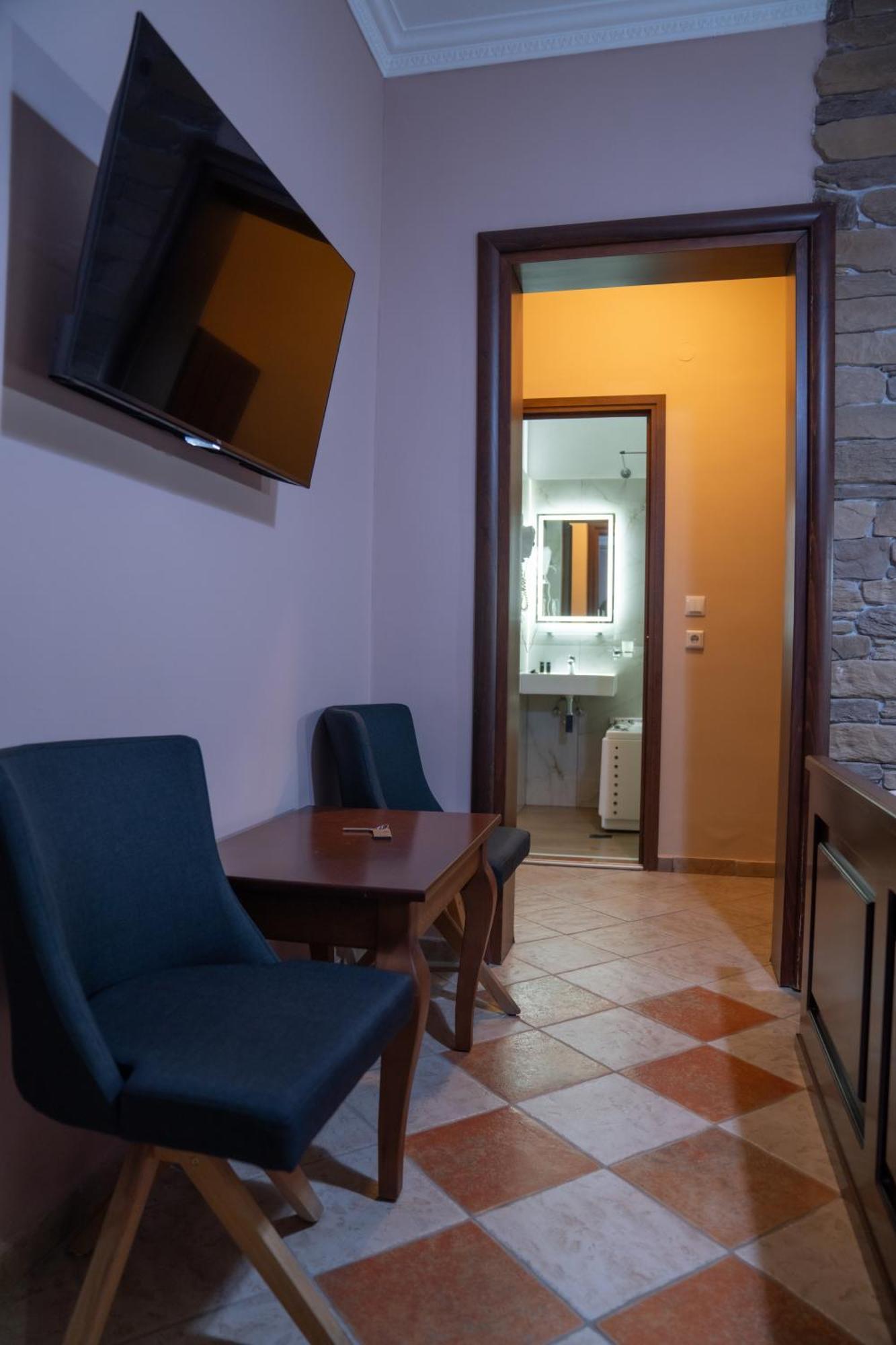 Kallinikos Guesthouse Káto Loutrákion Extérieur photo