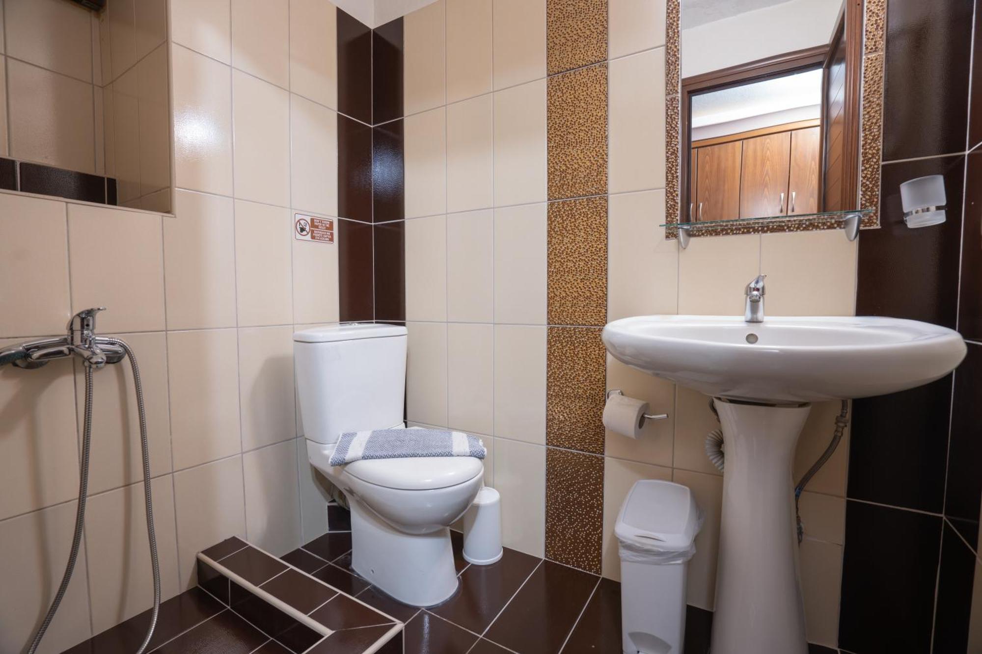 Kallinikos Guesthouse Káto Loutrákion Extérieur photo
