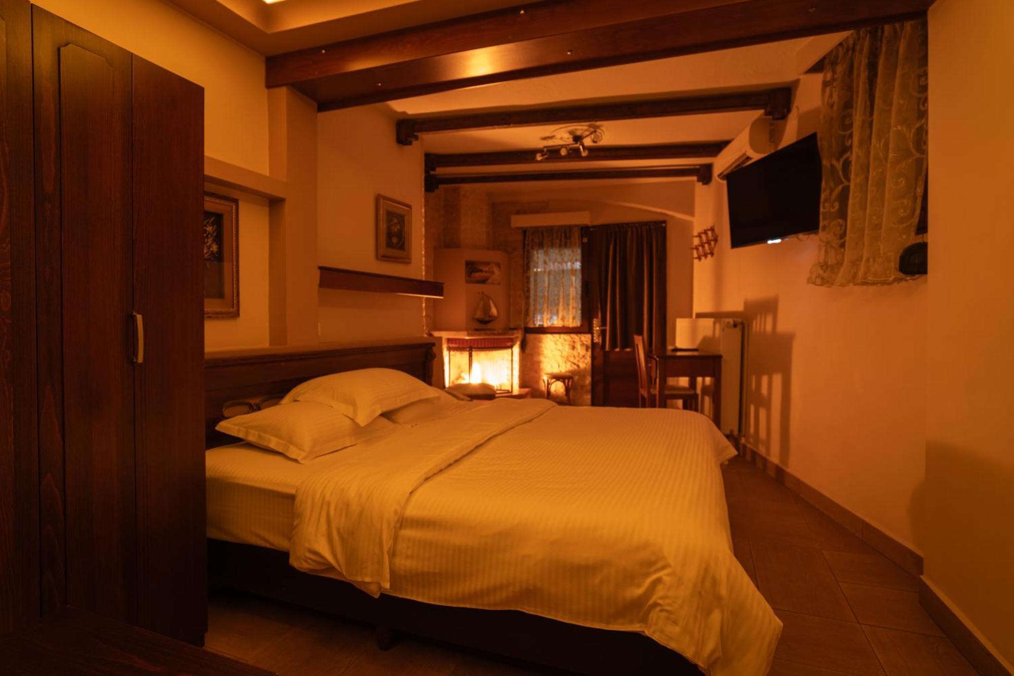 Kallinikos Guesthouse Káto Loutrákion Extérieur photo