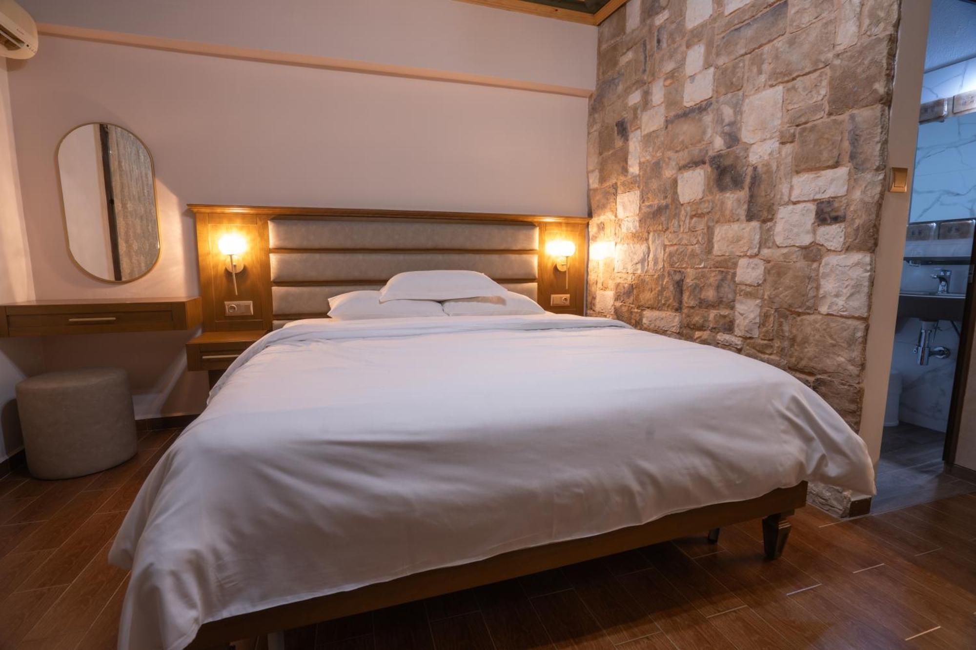 Kallinikos Guesthouse Káto Loutrákion Extérieur photo