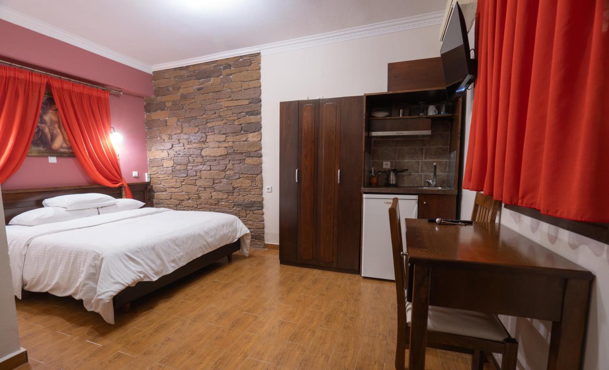 Kallinikos Guesthouse Káto Loutrákion Extérieur photo