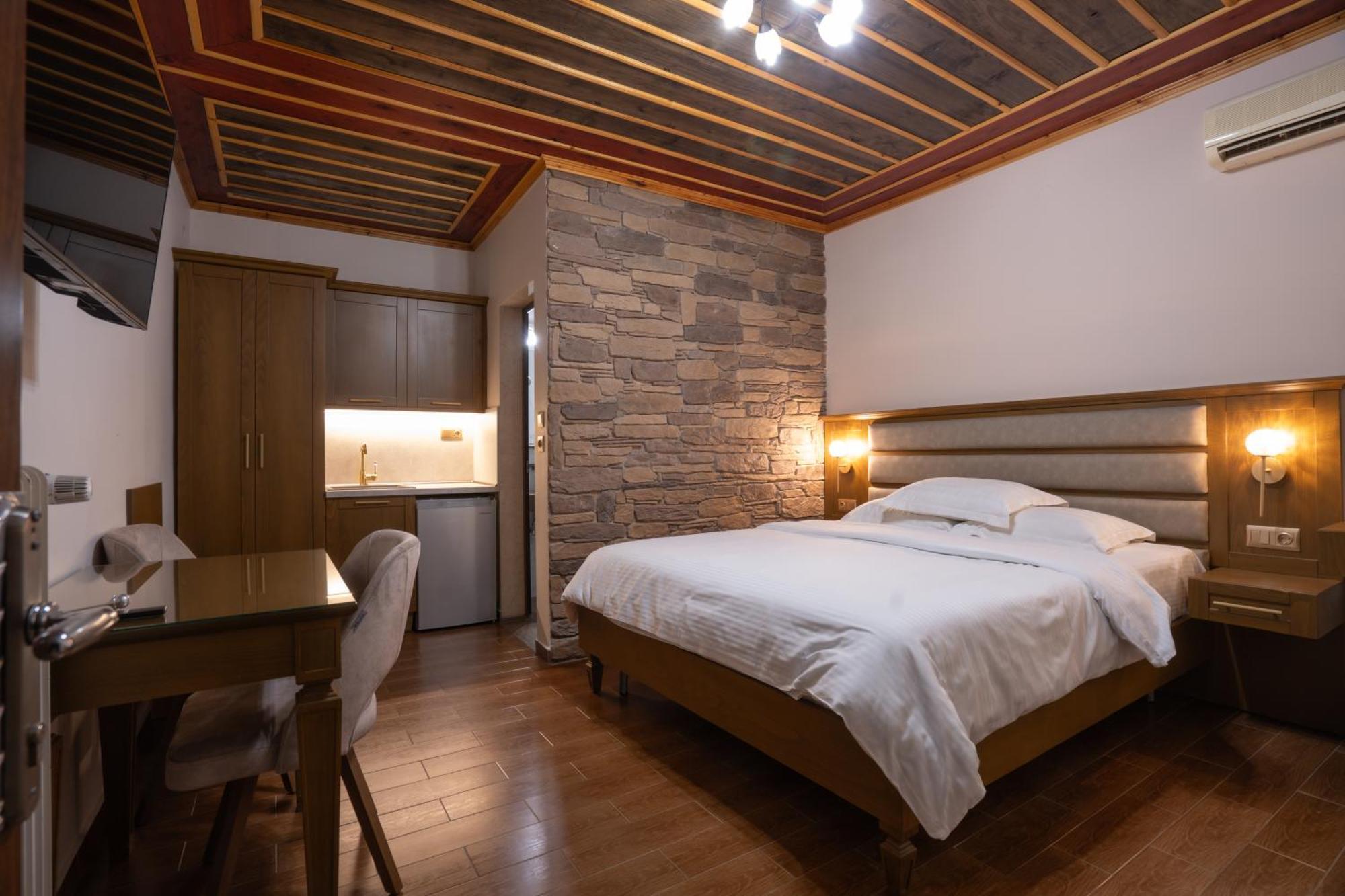 Kallinikos Guesthouse Káto Loutrákion Extérieur photo