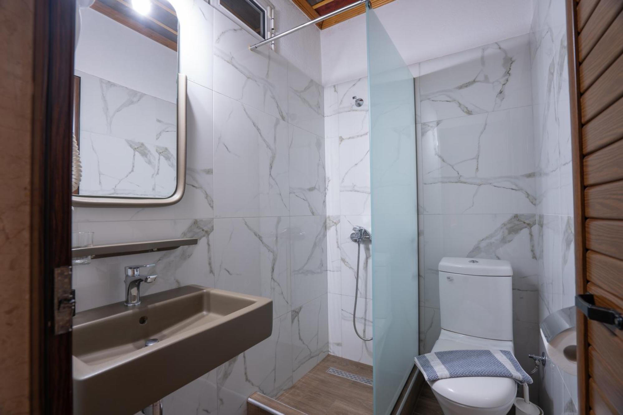 Kallinikos Guesthouse Káto Loutrákion Extérieur photo