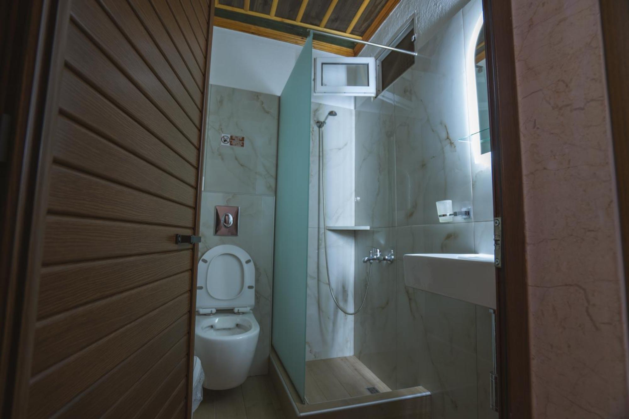 Kallinikos Guesthouse Káto Loutrákion Extérieur photo