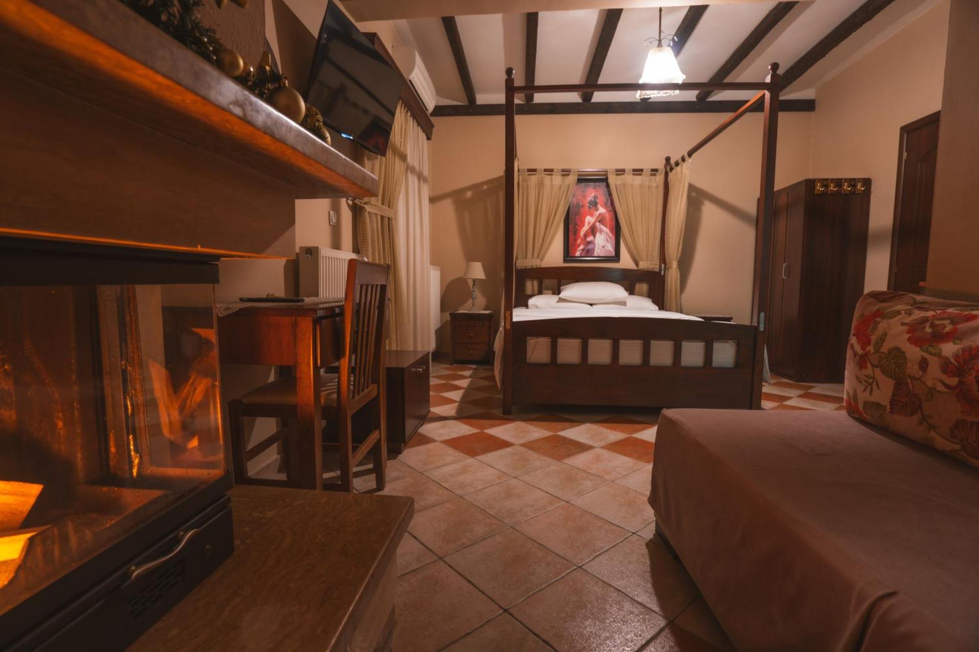 Kallinikos Guesthouse Káto Loutrákion Extérieur photo