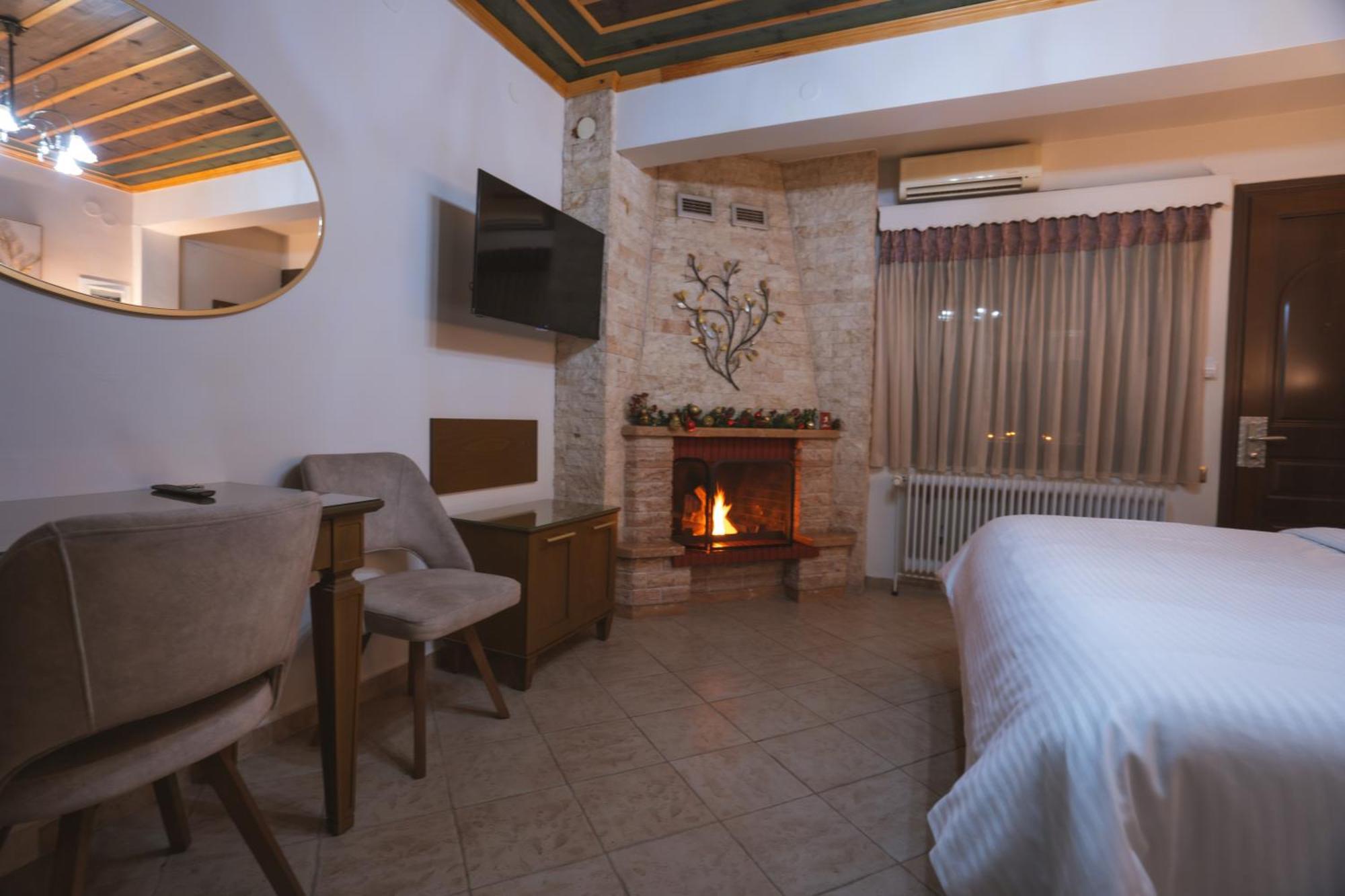 Kallinikos Guesthouse Káto Loutrákion Extérieur photo