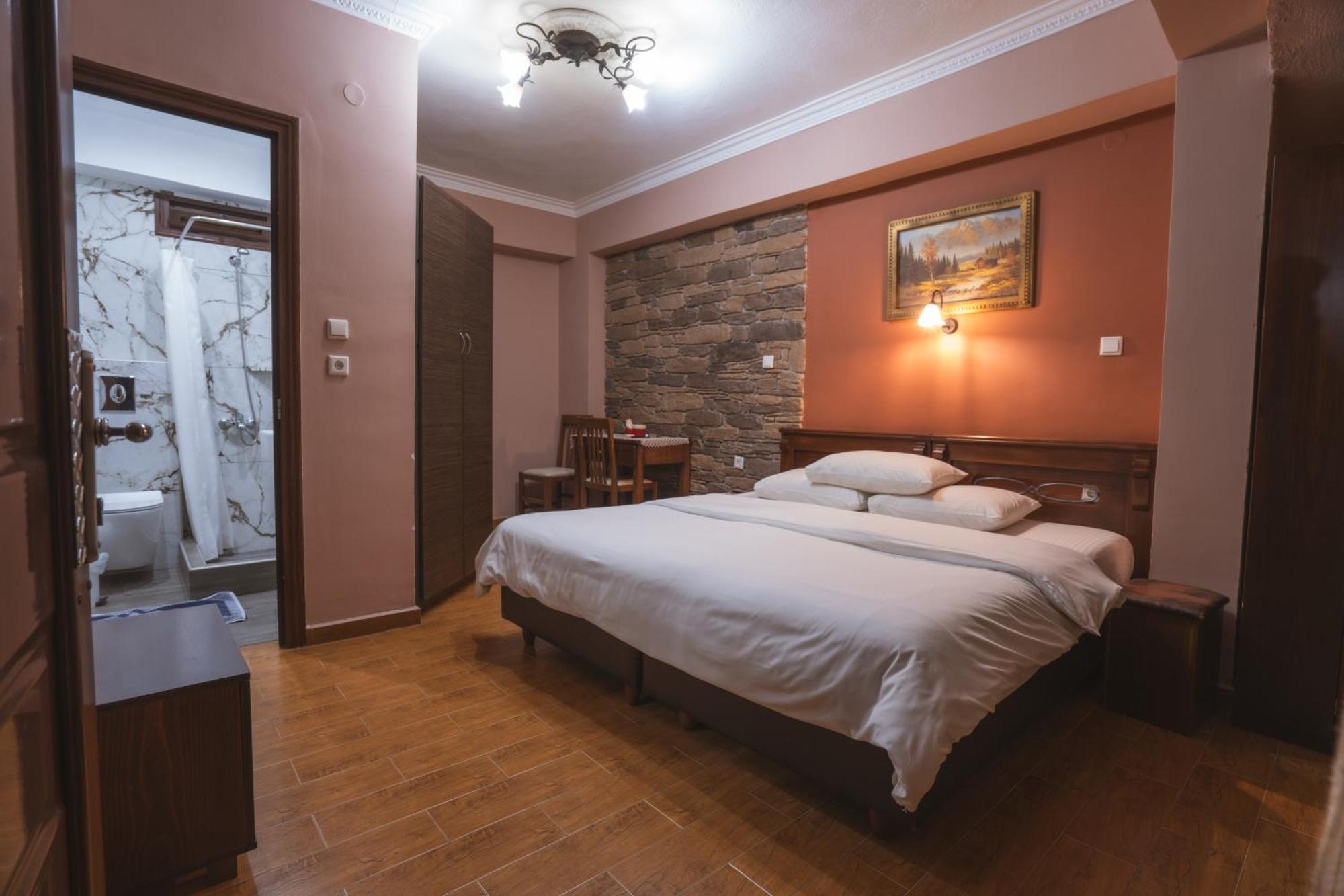 Kallinikos Guesthouse Káto Loutrákion Extérieur photo